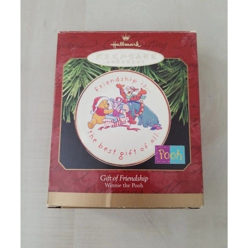 1997 HALLMARK Keepsake Ornament GIFT OF FRIENDSHIP Winnie Pooh Plate / Ornament